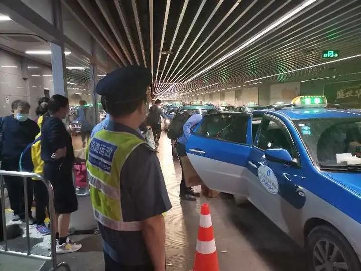 厦门机场叫滴滴还是出租车,厦门机场叫车电话