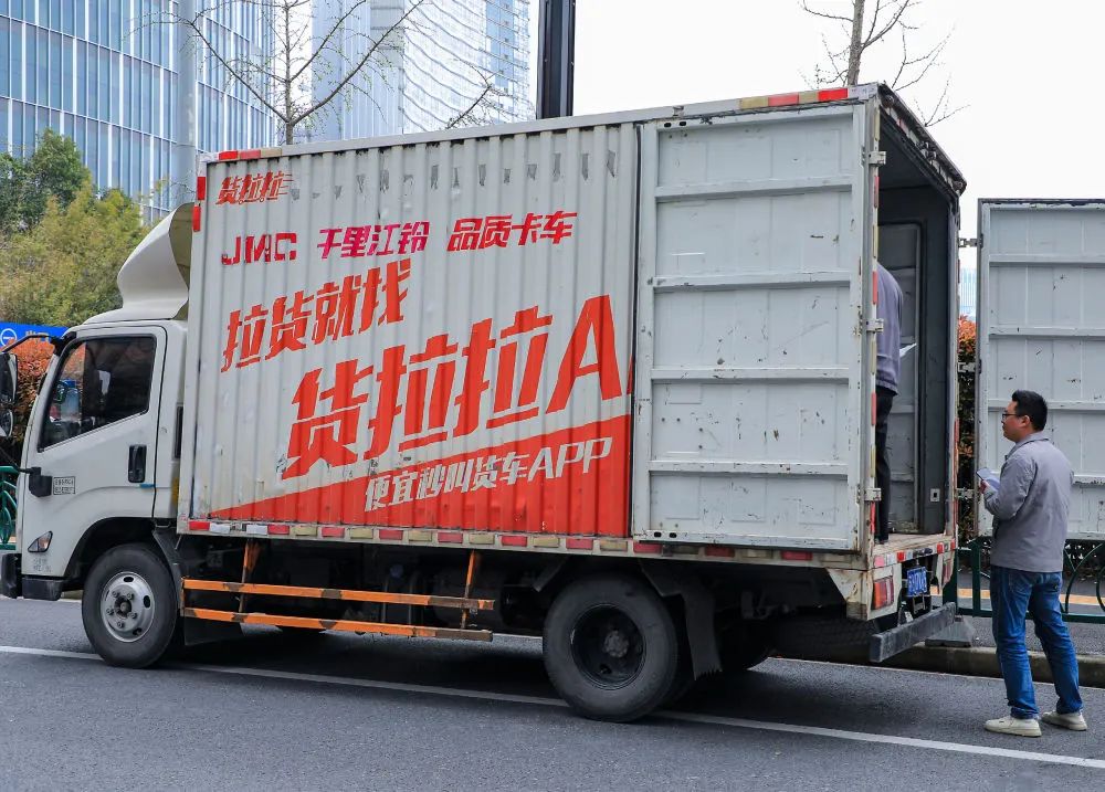 杭州货拉拉车贴什么样的4.2米厢货,货拉拉货车车贴罚款吗