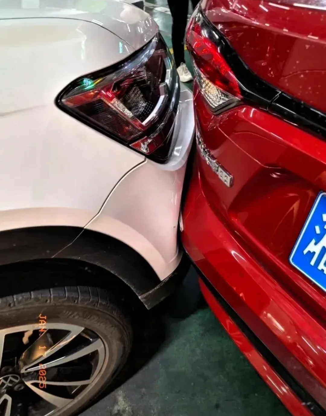 滴滴出租车开门撞电动车,滴滴打车开门撞到电动车责任