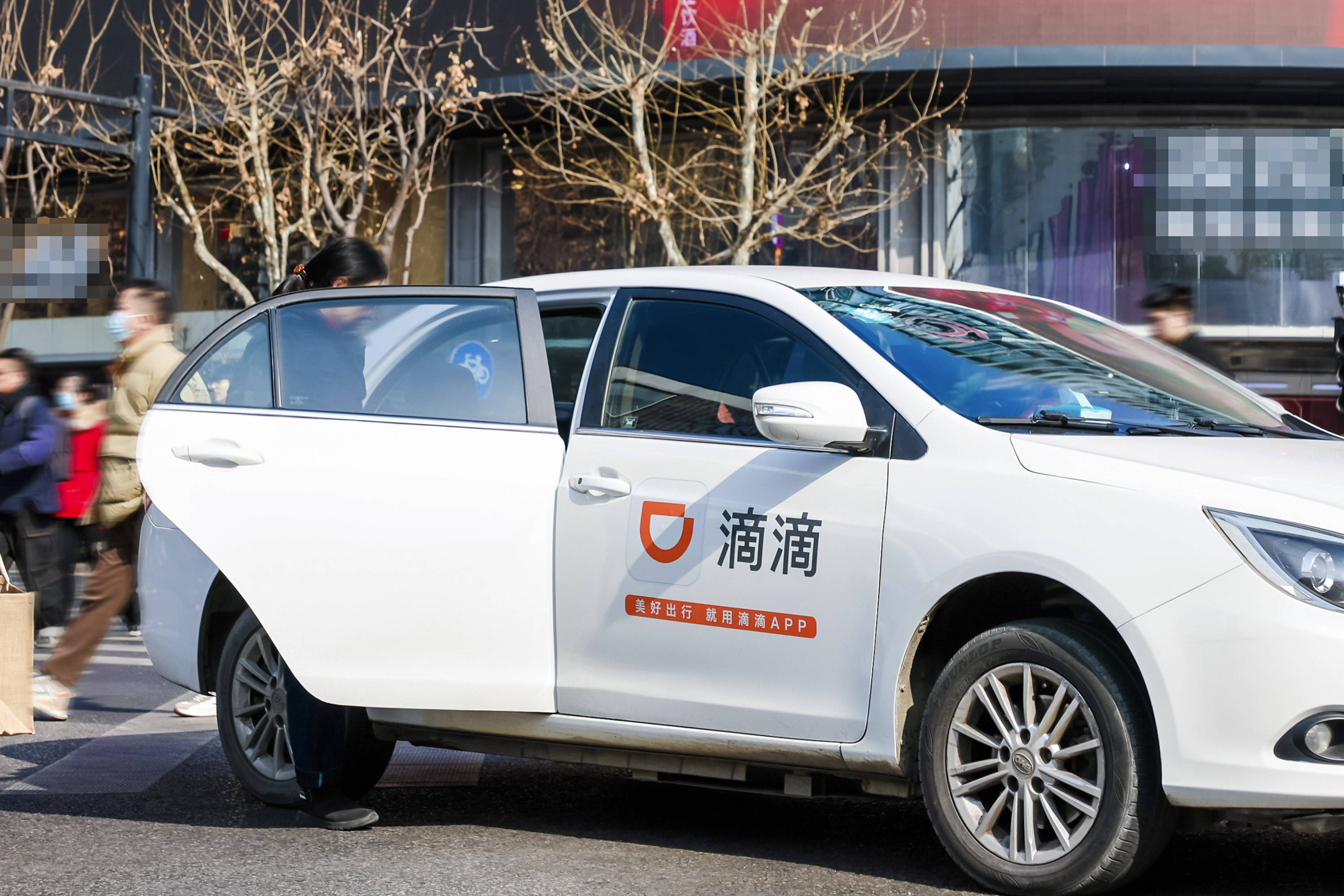 滴滴出行的快车,滴滴出行的快车可以坐几个人