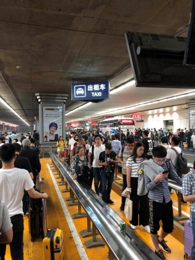 重庆滴滴机场排队区怎么进去,重庆机场滴滴要收停车费?