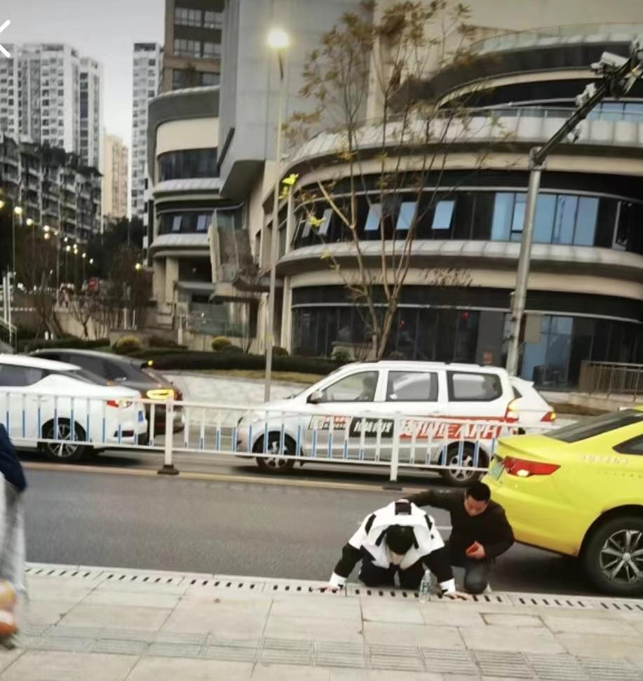 重庆滴滴和出租车打架,重庆出租车便宜还是滴滴便宜